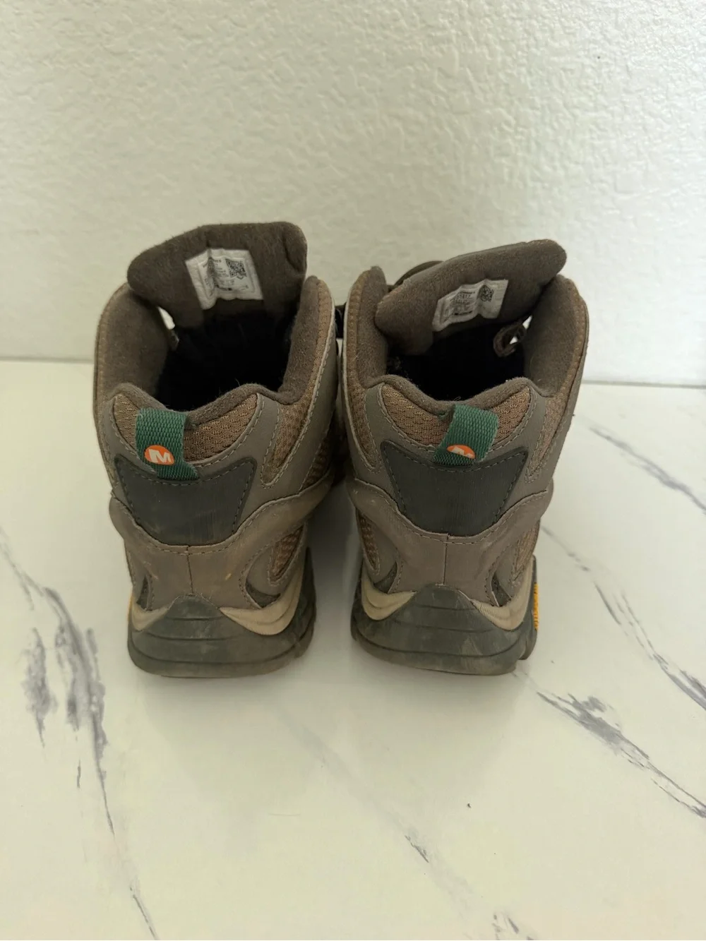 MERRELL MOAB 2 MID GTX HIKING BOOTS MEN'S  Men's men’s size 9 waterproof vibram